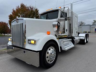 2023 Kenworth W900 Sleeper Semi Truck