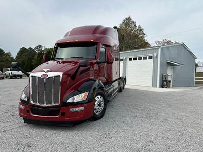 2023 Peterbilt 579 Sleeper Semi Truck