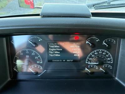 2021 Volvo VNL64T760 Sleeper Semi Truck