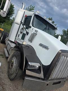 2001 Kenworth T800 Day Cab Truck