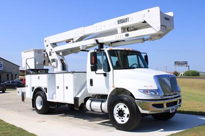 2019 International 4400 / Versalift VST-6300-HDI - 2' Elevator
