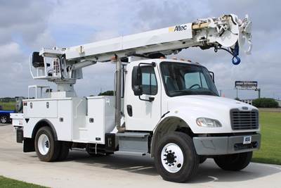 2019 Freightliner M2 4x4 / Altec DM47B-TR - Digger Derrick