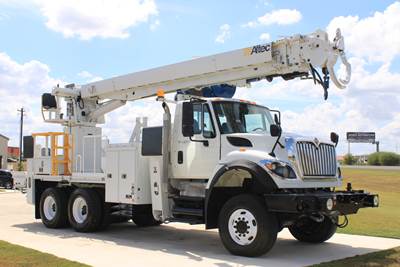 2014 International 7500 6x6 / Altec D4060-TR - Digger Derrick