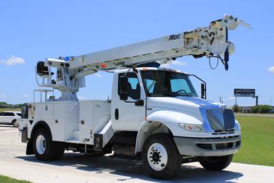 2020 International MV607 / Altec DM47B-TR - Digger Derrick