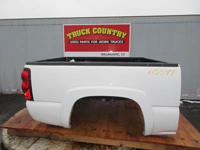 5FT 9 2006 Chevrolet Silverado 1500 LT Crew Cab 4 X 4 Truck Body