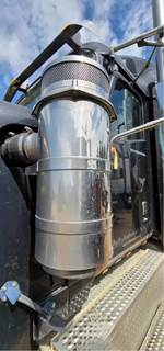 International 9900i Left Air Cleaner / Air Filter Housing