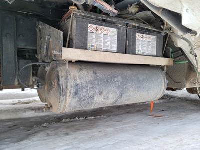 International 9900i Air Tank