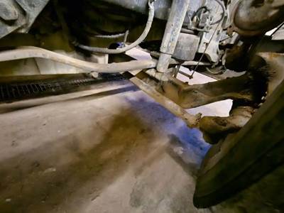 Meritor-Rockwell MT40-14X Front Axle Assembly for a 2011 Western Star 4900 FA