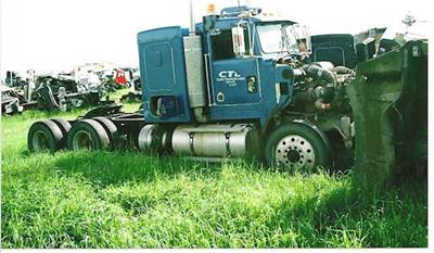 Meritor-Rockwell RT46-160 Front Axle Housing for a 1993 Kenworth T800