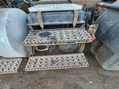 International 8600 Battery Box