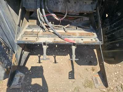 Mack Pinnacle CXU613 Battery Box for a 2015 Mack CXU613
