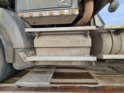 Western Star 4900SA Battery Box for a 2014 Western Star 4900 SA