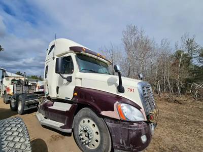 Freightliner Cascadia 125 Cab Fairing