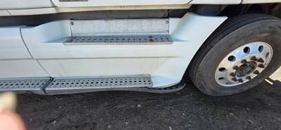 Freightliner Cascadia 125 Right Cab Fairing