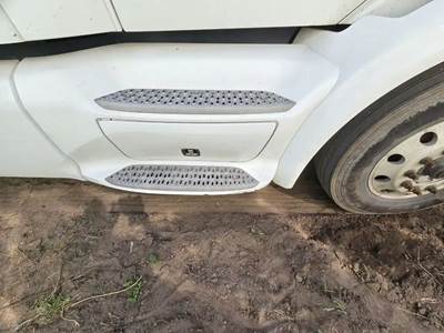 Peterbilt 579 Right Cab Fairing