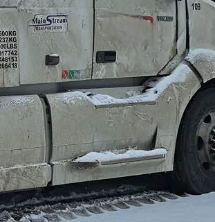 Volvo VNL Right Cab Fairing