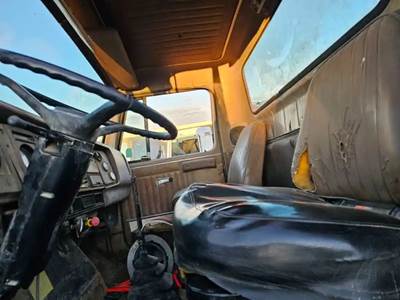 International F2554 Cab Assembly for a 1986 International F-2554