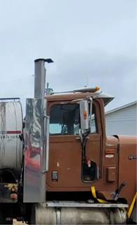 International F9370 Cab Assembly for a 1996 International F-9370