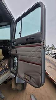 International F9370 Cab Assembly for a 1997 International F-9370