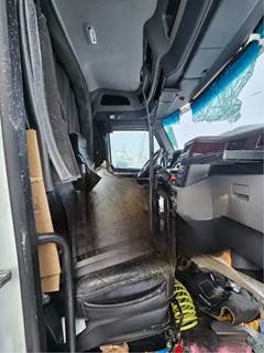 Peterbilt 579 Cab Assembly