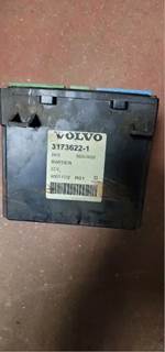 Eaton-Fuller RTLO16913A Chassis Control Module for a 2000 Volvo VNL64T