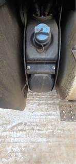 International HV613 DEF Tank