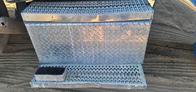 Peterbilt 389 DEF Tank