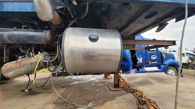 Peterbilt 389 DEF Tank