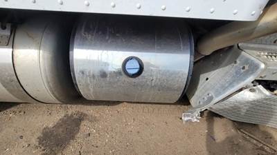 Peterbilt 389 DEF Tank