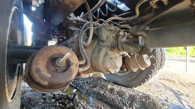 Meritor-Rockwell SSHD Rear Differential for a 1986 Kenworth W900