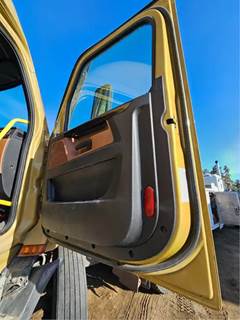 Freightliner Cascadia 116 Right Door
