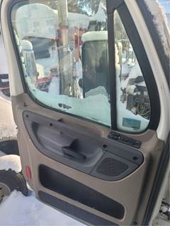 Freightliner Cascadia 125 Left Door