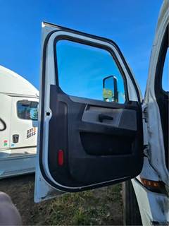 Freightliner Cascadia 126 Left Door