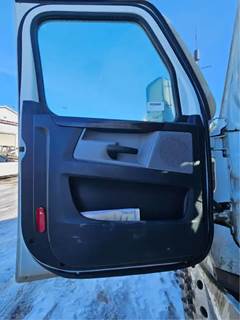 Freightliner Cascadia 126 Left Door