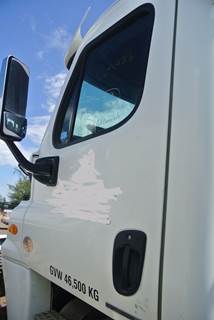 Freightliner Cascadia Left Door