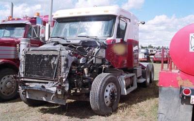 Freightliner Century Class 112 Left Door for a 2000 Freightliner CENTURY CLASS 12