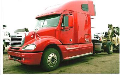 Freightliner Columbia 120 Left Door