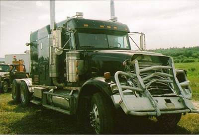 Freightliner FLD120 Classic Right Door for a 2003 Freightliner CLASSIC