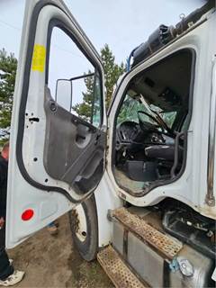 Freightliner M2 106 Door