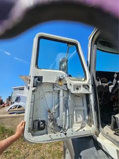 Mack Pinnacle CXU613 Door for a 2015 Mack CXU613