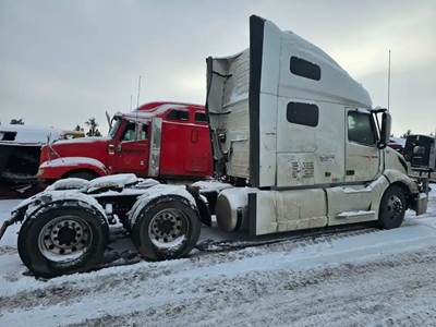 Volvo VNL Right Door