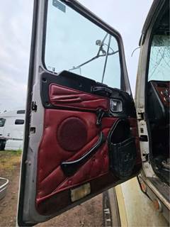 Western Star 4900SA Left Door for a 2006 Western Star 4900 SA