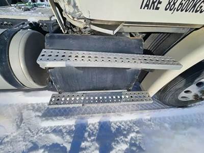 Detroit DD13 Exhaust Assembly for a 2015 Freightliner Cascadia 113