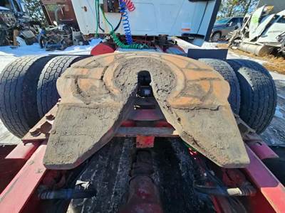 Holland 5½ Fifth Wheel for a 2018 International LT625