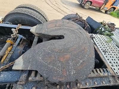 Holland 5½ Fifth Wheel for a 2019 Volvo VNL