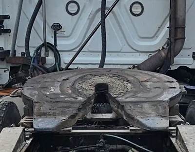 Holland 5½ Fifth Wheel for a 2020 Freightliner Cascadia 126