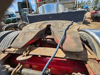 Holland STATIONARY Fifth Wheel for a 2008 Freightliner M2 112 Medium Duty