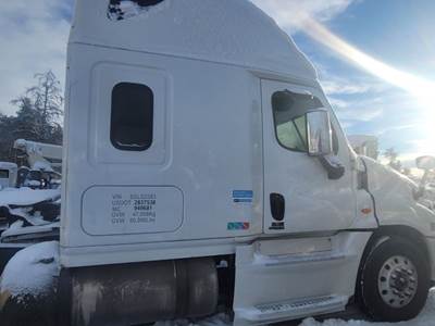 Freightliner Cascadia 125 Right Fuel Tank