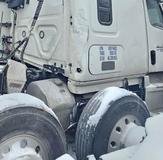 Freightliner Cascadia 126 Right Fuel Tank