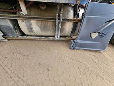 Freightliner Cascadia 126 Left Fuel Tank